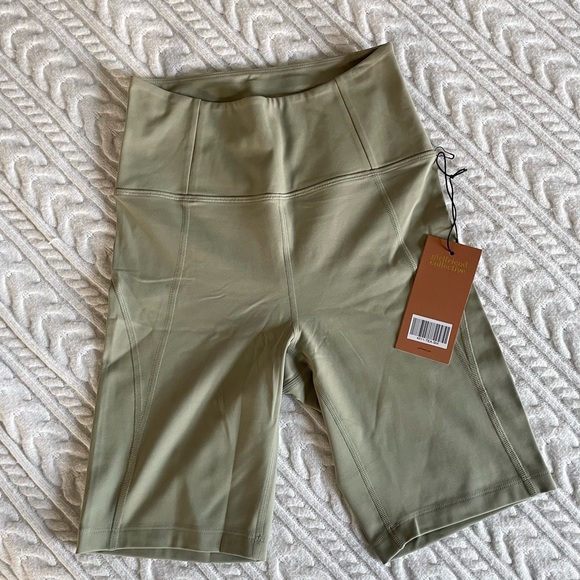 NWT girlfriend collective matcha biker shorts - Picture 1 of 4